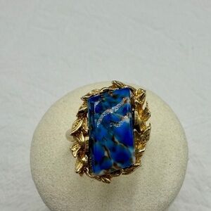 Vintage Stone ring set in Golds